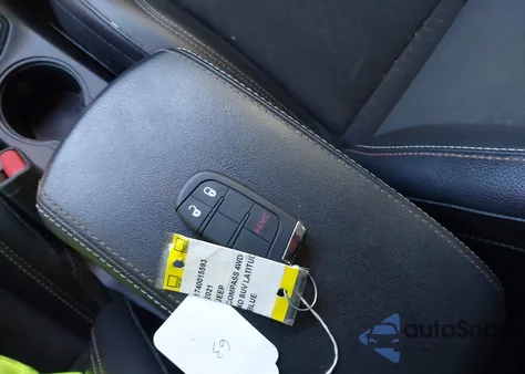 2021 Jeep Compass Latitude 4X4 z USA, uszkodzony, nr VIN 3C4NJDBB7MT516535